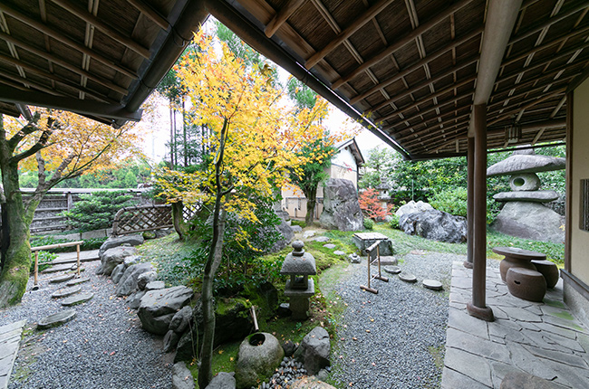 美しい自然に囲まれた旅館